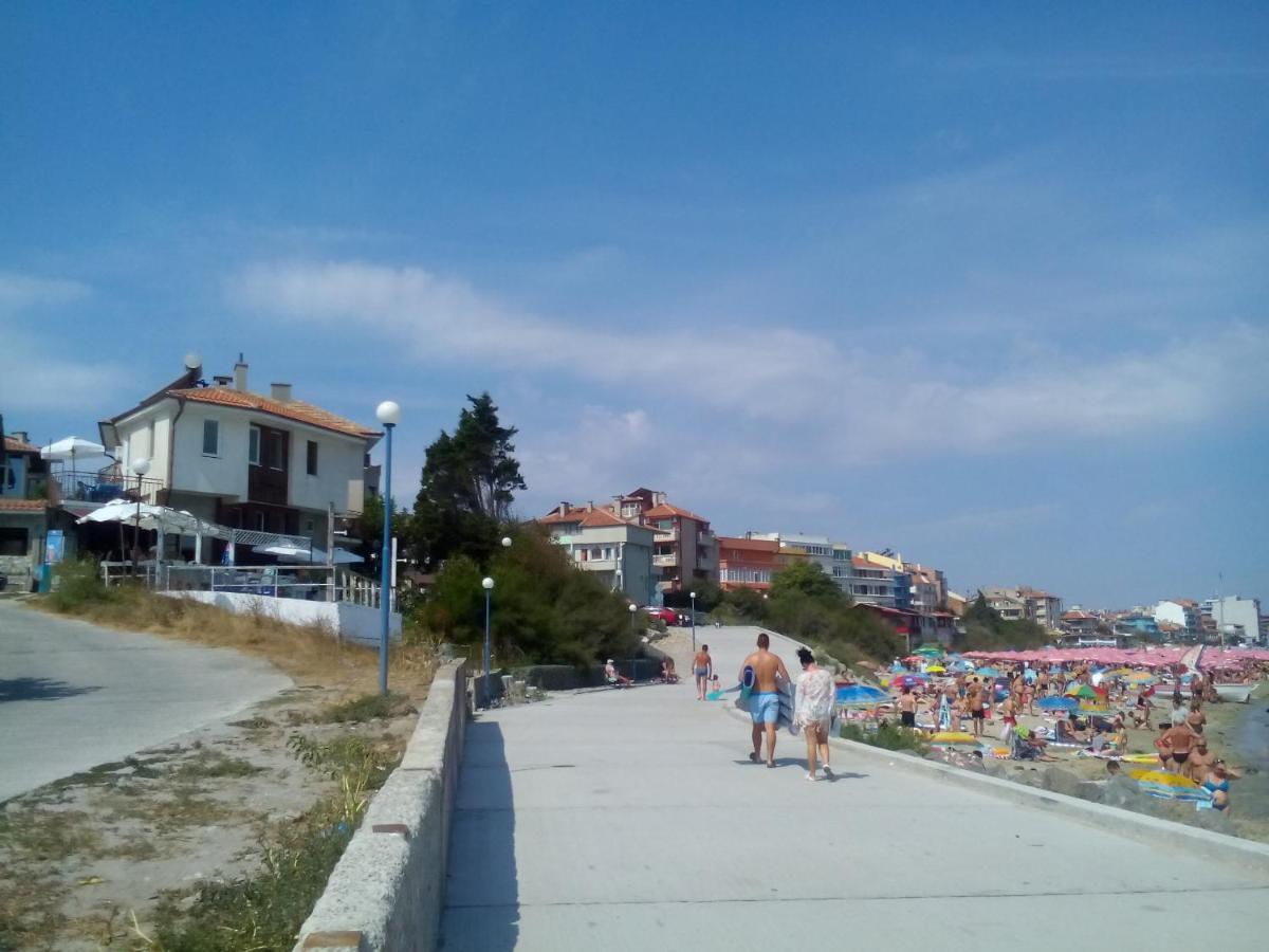 Nikolovi Pomorie
